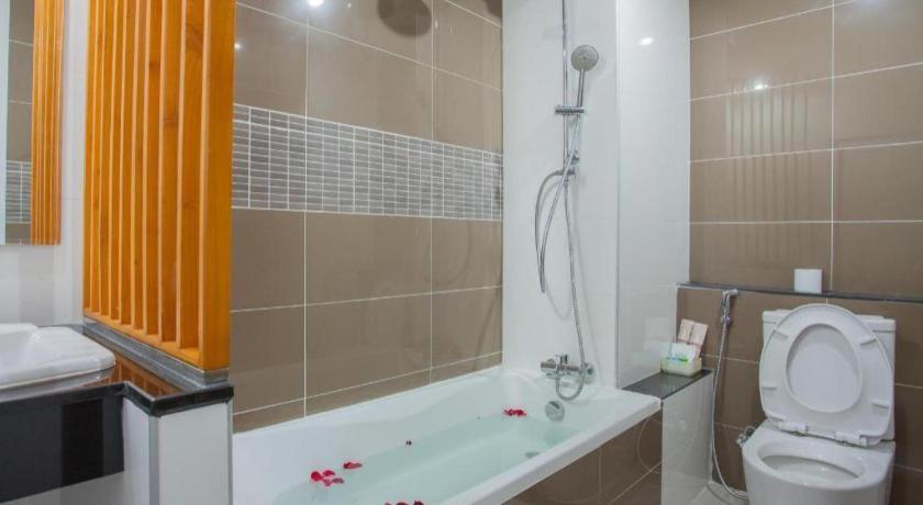 Gt Residence Hotel Buriram Bagian luar foto