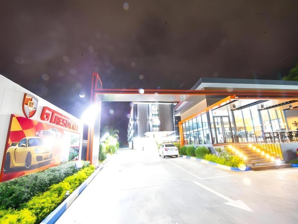 Gt Residence Hotel Buriram Bagian luar foto
