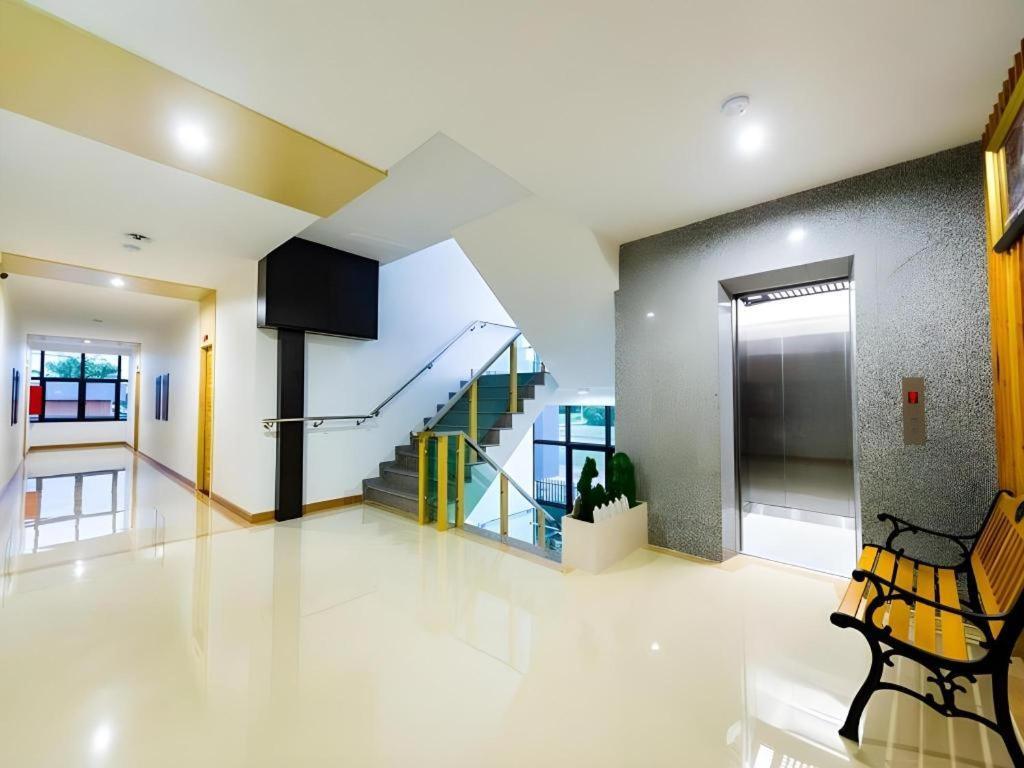 Gt Residence Hotel Buriram Bagian luar foto