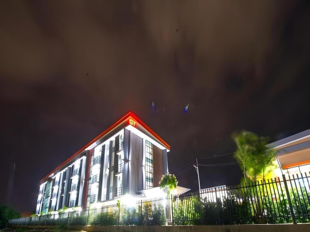 Gt Residence Hotel Buriram Bagian luar foto