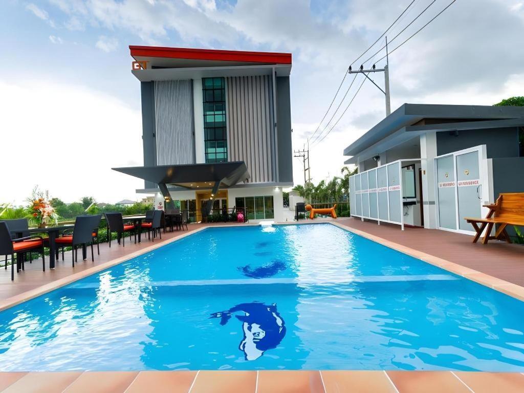Gt Residence Hotel Buriram Bagian luar foto