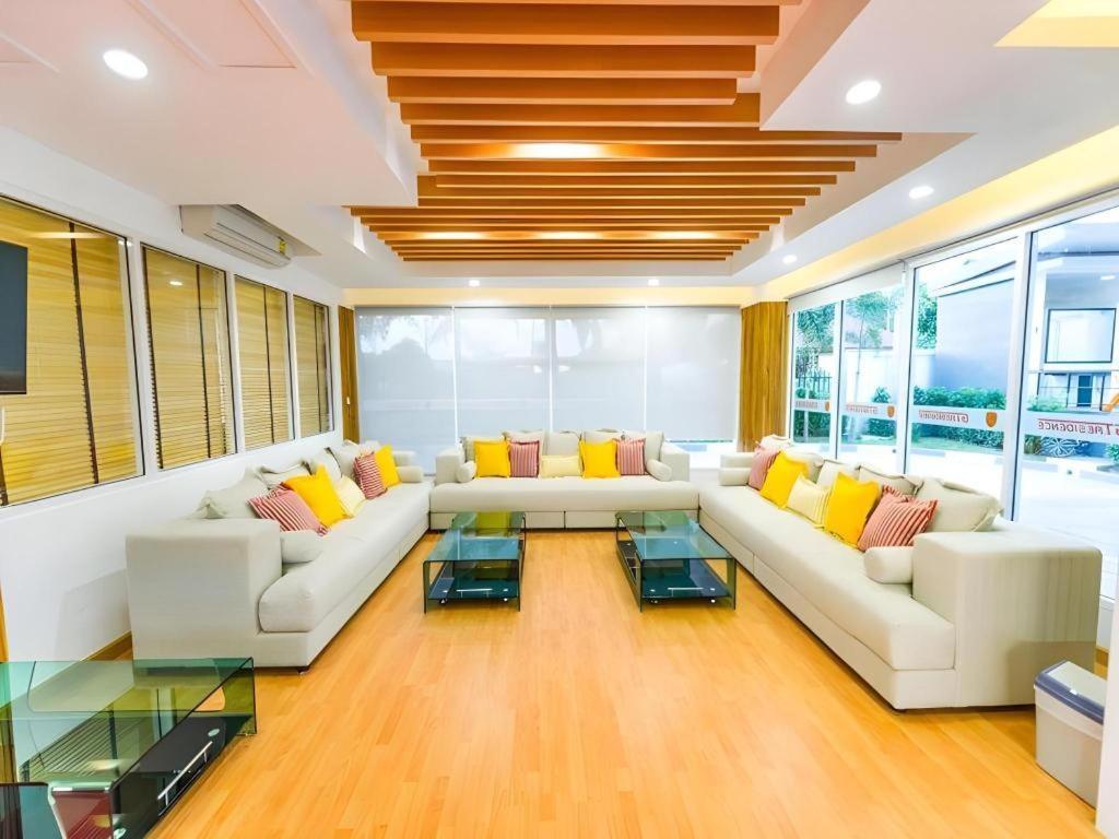 Gt Residence Hotel Buriram Bagian luar foto