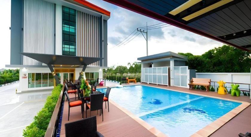 Gt Residence Hotel Buriram Bagian luar foto