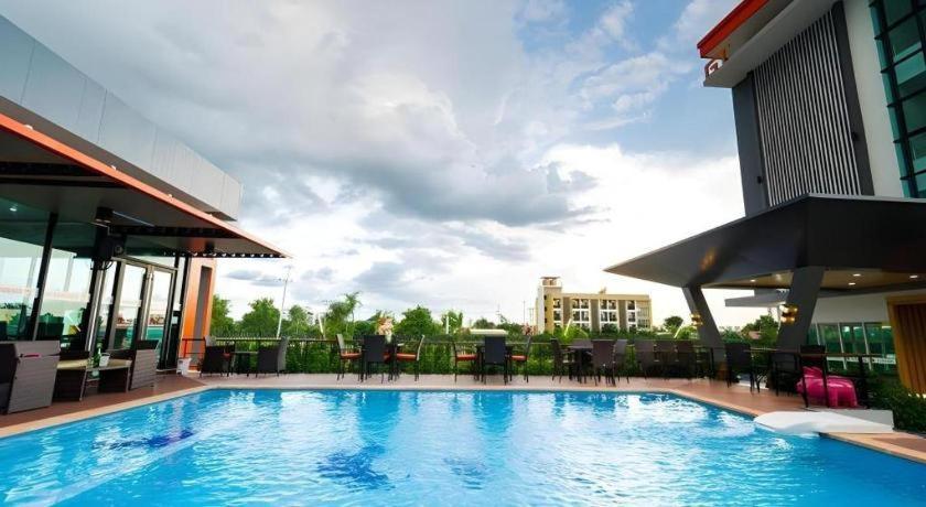 Gt Residence Hotel Buriram Bagian luar foto